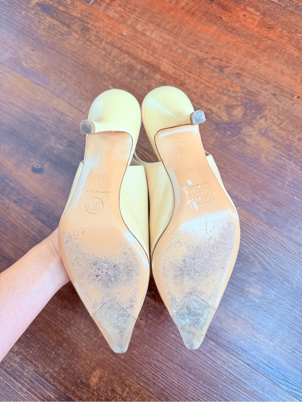 CHANEL Cream Pointed-Toe Slingback Heels - Picture 4 of 7